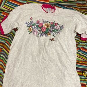Morning sun, single stitch, graphic logo, flower, butterfly T-shirt, size large